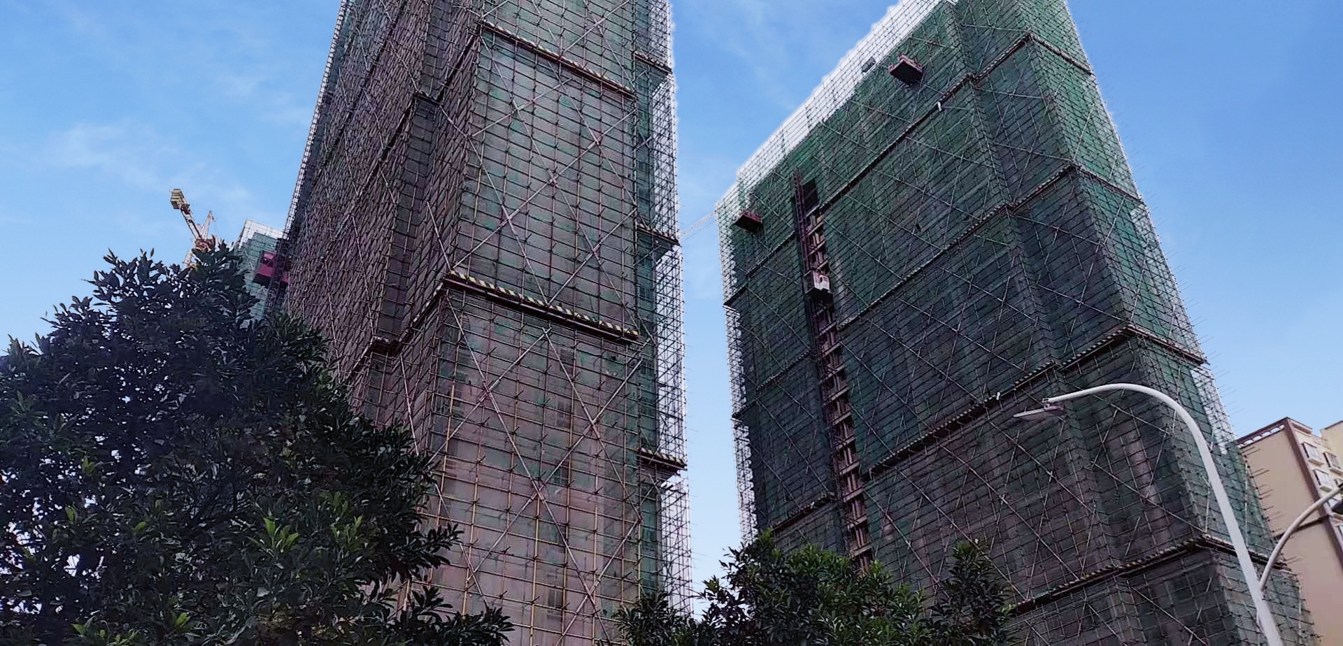 發(fā)霉舊外墻能用仿石漆翻新嗎？華喆給你答案！