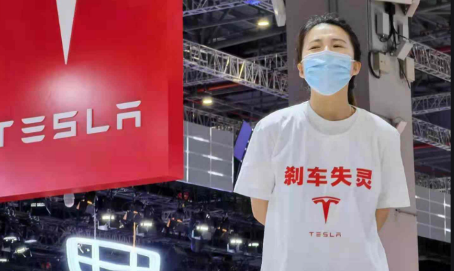 特斯拉剎車會(huì)失靈？華喆的仿石漆就不會(huì)翻車！