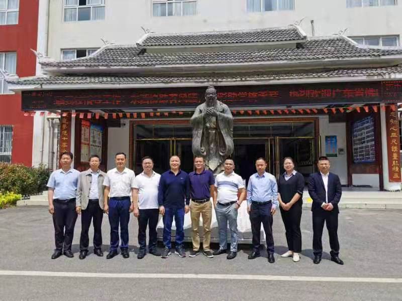 “鳳彩”助學(xué)，金涂寶與你“益”路同行！